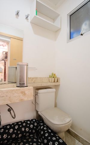 Casa à venda com 140m², 2 quartos e 2 vagasBanheiro de serviço