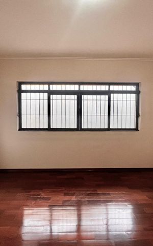Casa à venda com 300m², 4 quartos e 8 vagas Casa à venda com 300m², 4 quartos e 8 vagasSuíte 2