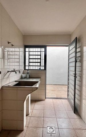 Casa à venda com 300m², 4 quartos e 8 vagas Casa à venda com 300m², 4 quartos e 8 vagasÁrea de Serviço