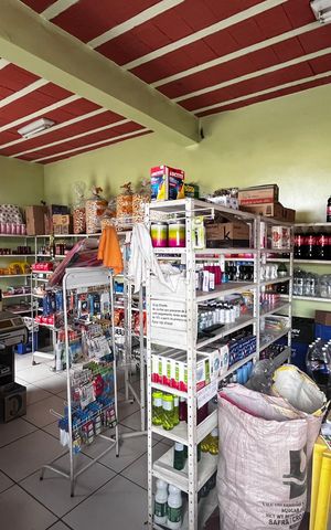 Casa à venda com 360m², 3 quartos e 2 vagas Casa à venda com 360m², 3 quartos e 2 vagasPonto Comercial