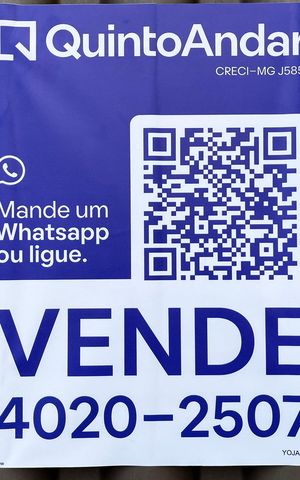 Casa à venda com 360m², 3 quartos e 2 vagas Casa à venda com 360m², 3 quartos e 2 vagasFachada