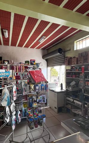 Casa à venda com 360m², 3 quartos e 2 vagas Casa à venda com 360m², 3 quartos e 2 vagasPonto Comercial