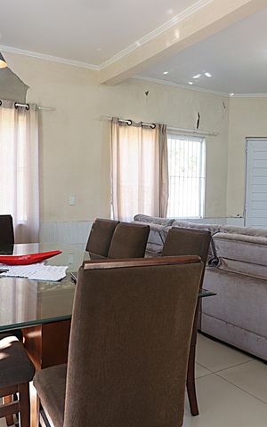 Casa para alugar com 200m², 4 quartos e 6 vagasSala