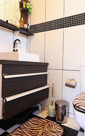 Casa para alugar com 200m², 4 quartos e 6 vagasBanheiro da Suíte 1