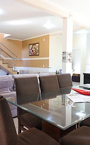 Casa para alugar com 200m², 4 quartos e 6 vagasSala
