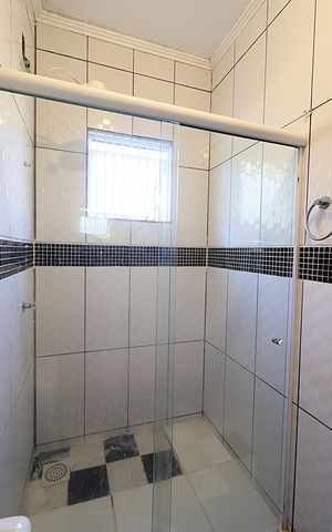 Casa para alugar com 200m², 4 quartos e 6 vagasBanheiro da Suíte 1