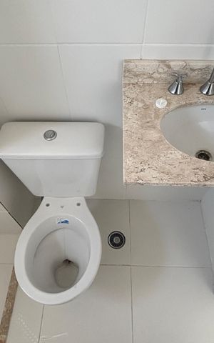 Apartamento à venda com 57m², 2 quartos e 1 vaga Apartamento à venda com 57m², 2 quartos e 1 vagaBanheiro