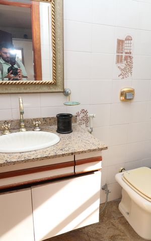 Apartamento à venda com 350m², 4 quartos e 4 vagasBanheiro da Suíte 2