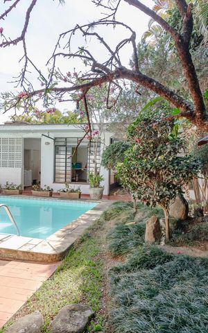 Casa à venda com 330m², 4 quartos e 3 vagas Casa à venda com 330m², 4 quartos e 3 vagasÁrea comum