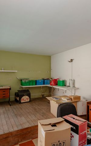 Casa à venda com 330m², 4 quartos e 3 vagas Casa à venda com 330m², 4 quartos e 3 vagasSalão