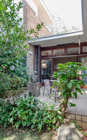 Casa à venda com 330m², 4 quartos e 3 vagas Casa à venda com 330m², 4 quartos e 3 vagasÁrea comum