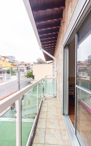 Casa à venda com 250m², 3 quartos e 6 vagas Casa à venda com 250m², 3 quartos e 6 vagasSacada