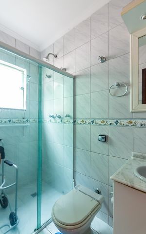 Casa à venda com 250m², 3 quartos e 6 vagas Casa à venda com 250m², 3 quartos e 6 vagasBanheiro da Suíte 2