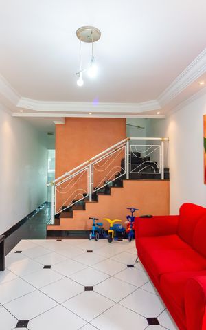 Casa à venda com 250m², 3 quartos e 6 vagas Casa à venda com 250m², 3 quartos e 6 vagasSala