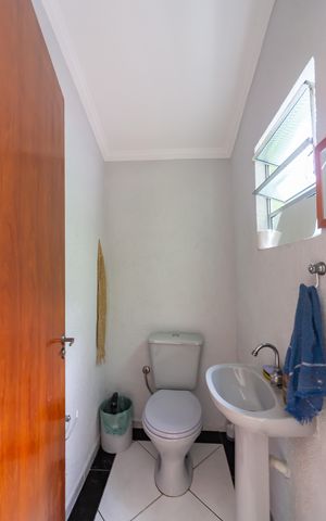 Casa à venda com 250m², 3 quartos e 6 vagas Casa à venda com 250m², 3 quartos e 6 vagasBanheiro de Serviço