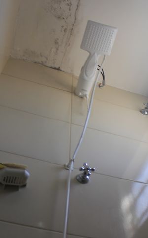 Casa à venda com 180m², 4 quartos e 4 vagasBanheiro da edícula