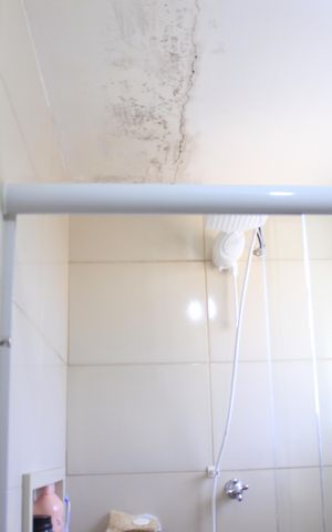 Casa à venda com 180m², 4 quartos e 4 vagasBanheiro da edícula