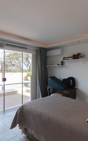 Casa à venda com 900m², 5 quartos e 8 vagas Casa à venda com 900m², 5 quartos e 8 vagasQuarto 1
