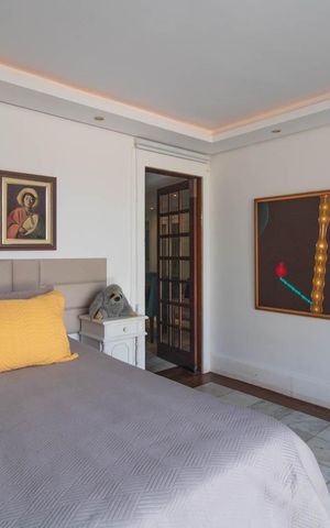 Casa à venda com 900m², 5 quartos e 8 vagas Casa à venda com 900m², 5 quartos e 8 vagasQuarto 1