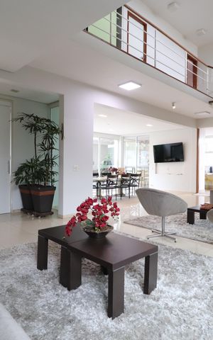 Casa para alugar com 490m², 4 quartos e 4 vagasSala