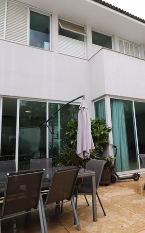 Casa para alugar com 490m², 4 quartos e 4 vagasFachada