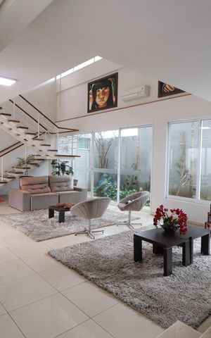 Casa para alugar com 490m², 4 quartos e 4 vagasSala