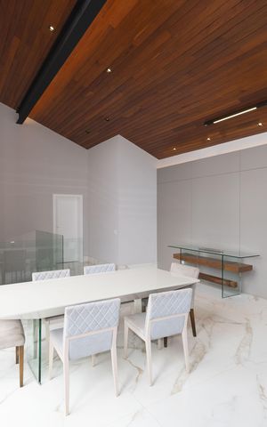 Casa de condomínio à venda com 450m², 4 quartos e 4 vagas Casa de condomínio à venda com 450m², 4 quartos e 4 vagasSala de Jantar