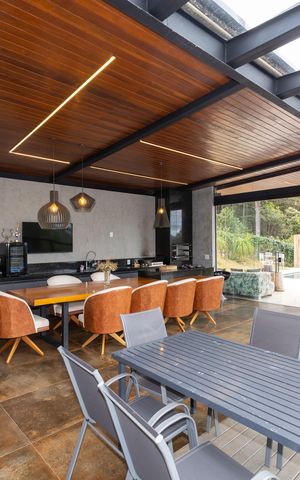 Casa de condomínio à venda com 450m², 4 quartos e 4 vagas Casa de condomínio à venda com 450m², 4 quartos e 4 vagasÁrea gourmet