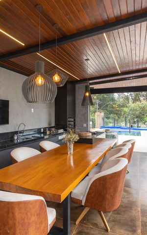 Casa de condomínio à venda com 450m², 4 quartos e 4 vagas Casa de condomínio à venda com 450m², 4 quartos e 4 vagasÁrea gourmet