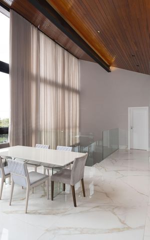 Casa de condomínio à venda com 450m², 4 quartos e 4 vagas Casa de condomínio à venda com 450m², 4 quartos e 4 vagasSala de Jantar