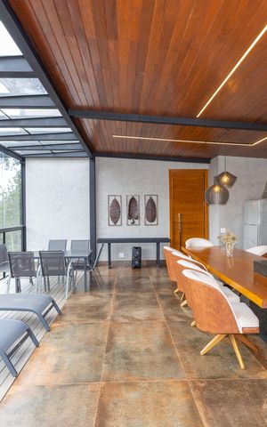Casa de condomínio à venda com 450m², 4 quartos e 4 vagas Casa de condomínio à venda com 450m², 4 quartos e 4 vagasÁrea gourmet