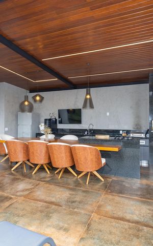 Casa de condomínio à venda com 450m², 4 quartos e 4 vagas Casa de condomínio à venda com 450m², 4 quartos e 4 vagasÁrea gourmet