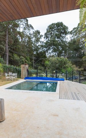 Casa de condomínio à venda com 450m², 4 quartos e 4 vagas Casa de condomínio à venda com 450m², 4 quartos e 4 vagasÁrea comum - Piscina