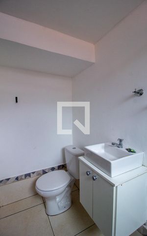 Studio para alugar com 30m², 1 quarto e sem vaga Studio para alugar com 30m², 1 quarto e sem vagaBanheiro