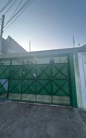 Casa à venda com 69m², 2 quartos e 1 vaga Casa à venda com 69m², 2 quartos e 1 vagaFachada