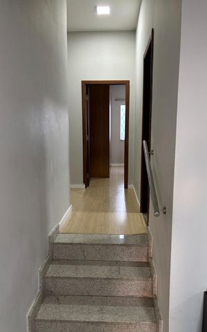Casa à venda com 340m², 5 quartos e 4 vagas Casa à venda com 340m², 5 quartos e 4 vagasCorredor