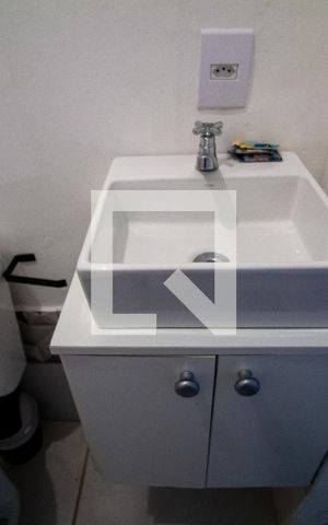 Studio para alugar com 30m², 1 quarto e sem vaga Studio para alugar com 30m², 1 quarto e sem vagaBanheiro