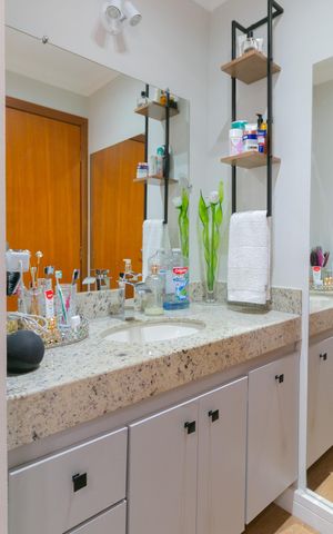 Apartamento à venda com 110m², 2 quartos e 2 vagas Apartamento à venda com 110m², 2 quartos e 2 vagasBanheiro/Suite