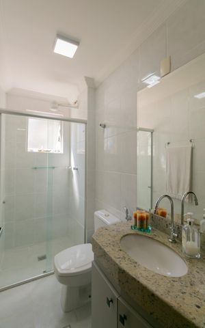 Apartamento à venda com 110m², 2 quartos e 2 vagas Apartamento à venda com 110m², 2 quartos e 2 vagasBanheiro Social