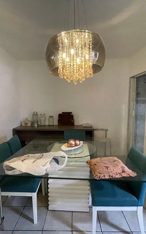 Casa para alugar com 200m², 2 quartos e 2 vagas Casa para alugar com 200m², 2 quartos e 2 vagasSala de Jantar