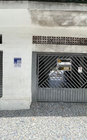 Casa para alugar com 200m², 2 quartos e 2 vagas Casa para alugar com 200m², 2 quartos e 2 vagasFachada