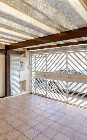 Casa à venda com 112m², 2 quartos e 2 vagas Casa à venda com 112m², 2 quartos e 2 vagasGaragem
