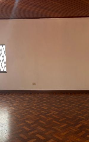 Casa para alugar com 200m², 2 quartos e 1 vaga Casa para alugar com 200m², 2 quartos e 1 vagaSala