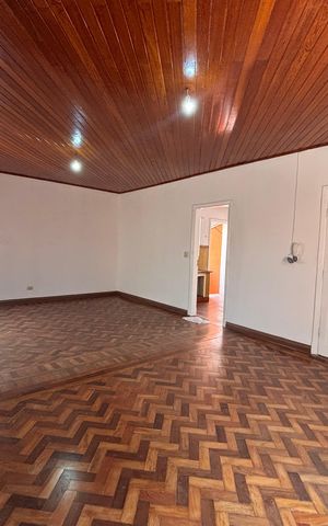 Casa para alugar com 200m², 2 quartos e 1 vaga Casa para alugar com 200m², 2 quartos e 1 vagaSala