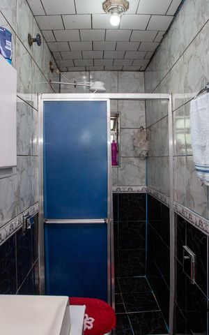 Casa à venda com 230m², 4 quartos e 2 vagasBanheiro - Casa 1