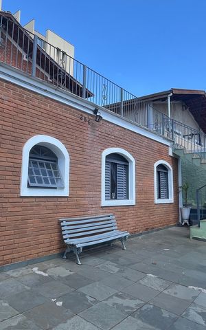 Casa à venda com 245m², 6 quartos e 3 vagas Casa à venda com 245m², 6 quartos e 3 vagasTerraço