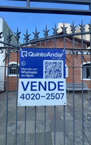 Casa à venda com 245m², 6 quartos e 3 vagas Casa à venda com 245m², 6 quartos e 3 vagasPlaca