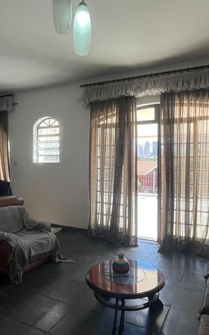 Casa à venda com 245m², 6 quartos e 3 vagas Casa à venda com 245m², 6 quartos e 3 vagasSala 2