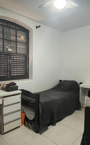 Casa à venda com 245m², 6 quartos e 3 vagas Casa à venda com 245m², 6 quartos e 3 vagasQuarto 6