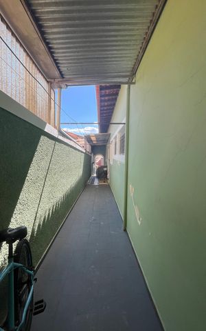 Casa à venda com 245m², 6 quartos e 3 vagas Casa à venda com 245m², 6 quartos e 3 vagasÁrea externa